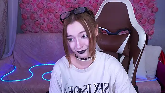 Snapshot of FoxyMayy chatting on 8, 6, 2026 FoxyMayy online show from 8, 6, 2026