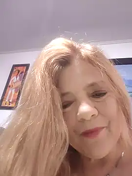 Casandra Cruz online show from 3, 10, 2025