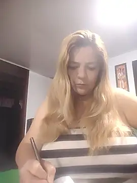 Casandra Cruz online show from 23, 9, 2025