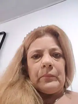 Casandra Cruz online show from 4, 10, 2025