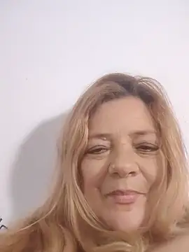 Casandra Cruz online show from 21, 9, 2025
