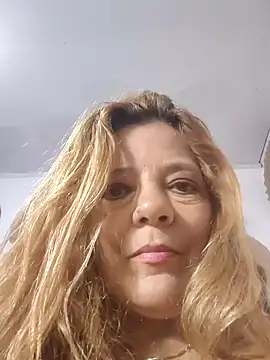 Casandra Cruz online show from 28, 9, 2025
