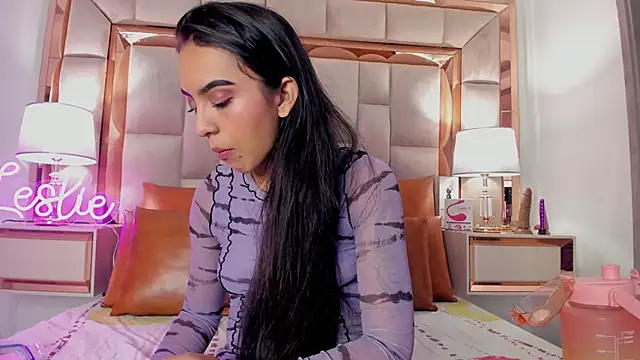 Leslie Bussh  online show from 8, 10, 2025