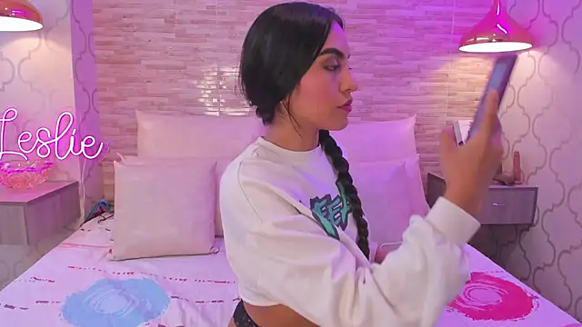 Leslie Bussh  online show from 16, 10, 2025