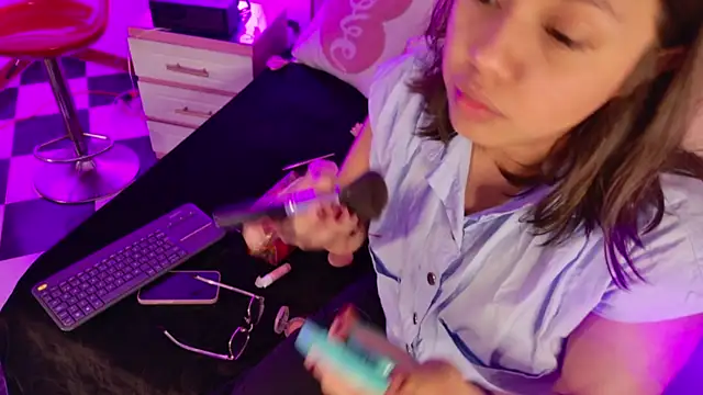 Lauuu2007 online show from 18, 4, 2026