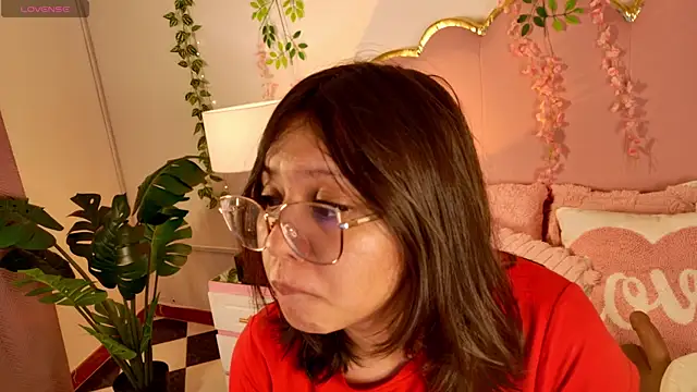 Lauuu2007 online show from 28, 3, 2026