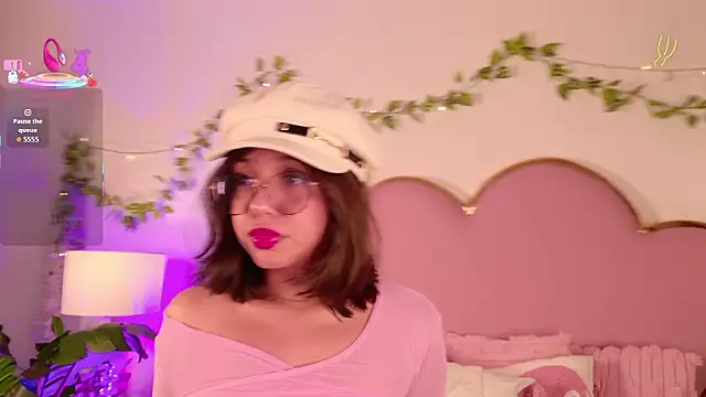 Lauuu2007 online show from 7, 2, 2026