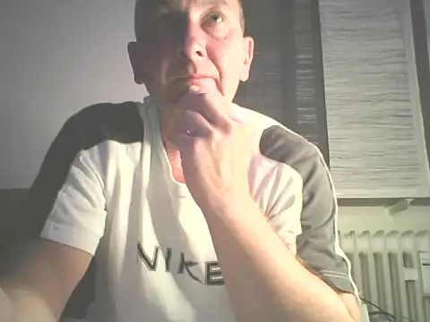 Snapshot of niezlomny75 chatting on 16, 9, 2025 niezlomny75 online show from 16, 9, 2025