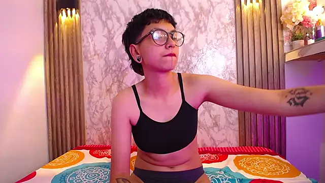 Tomie Lee online show from 15, 9, 2025