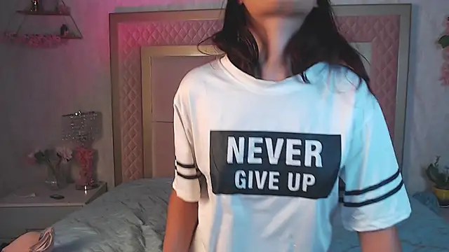 Lunabellee  online show from 6, 3, 2026