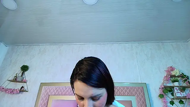 Lunabellee  online show from 5, 3, 2026