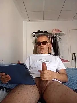 Snapshot of EmilioTaladdro chatting on 3, 6, 2026 EmilioTaladdro online show from 3, 6, 2026