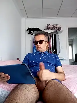 Snapshot of EmilioTaladdro chatting on 5, 5, 2026 EmilioTaladdro online show from 5, 5, 2026