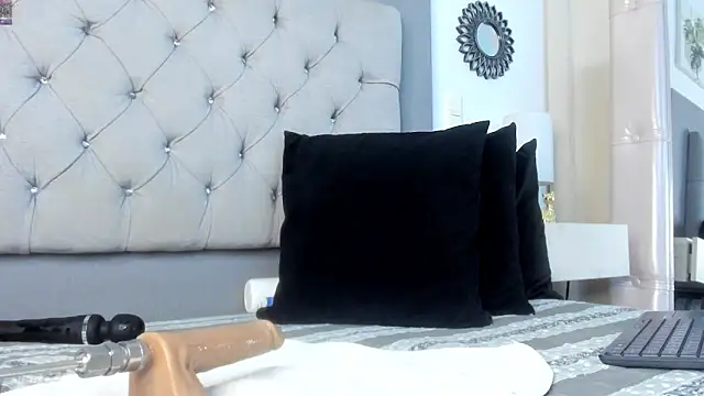 Snapshot of nathy_rose01 chatting on 28, 10, 2025 nathy rose01 online show from 28, 10, 2025