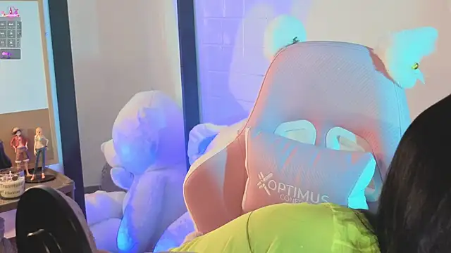 ashlynnlowe  online show from 22, 4, 2026