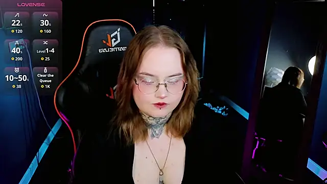 Snapshot of Alice_Linger chatting on 14, 9, 2025 Alice Linger online show from 14, 9, 2025