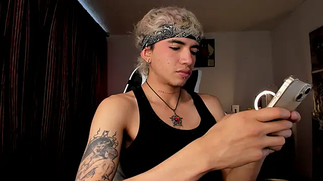 guynextdo0r online show from 22, 10, 2025