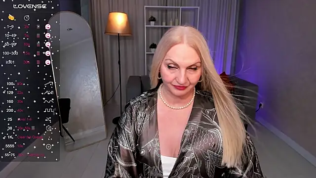 Nina Devillle online show from 3, 11, 2025