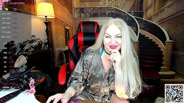 Nina Devillle online show from 5, 4, 2026