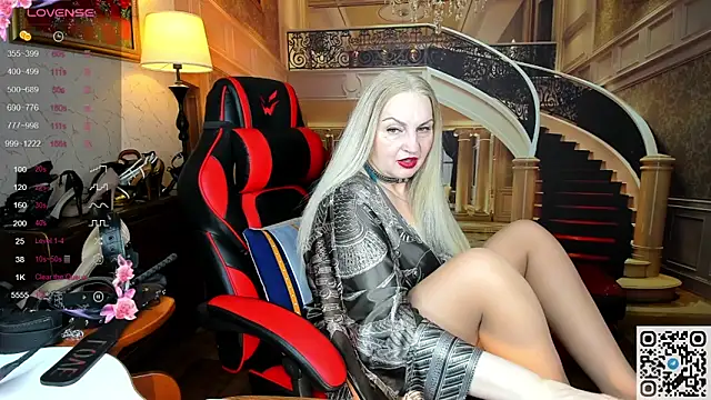 Nina Devillle online show from 4, 4, 2026