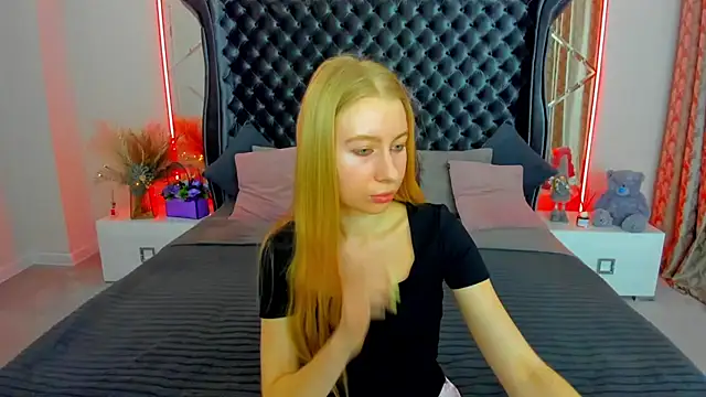 Snapshot of Alina_Blonde chatting on 20, 6, 2026 Alina Blonde online show from 20, 6, 2026