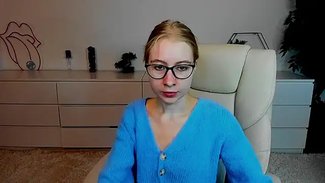 Alina Blonde online show from 17, 9, 2025
