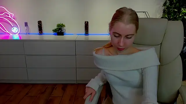 Alina Blonde online show from 2, 11, 2025