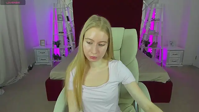 Snapshot of Alina_Blonde chatting on 21, 6, 2026 Alina Blonde online show from 21, 6, 2026