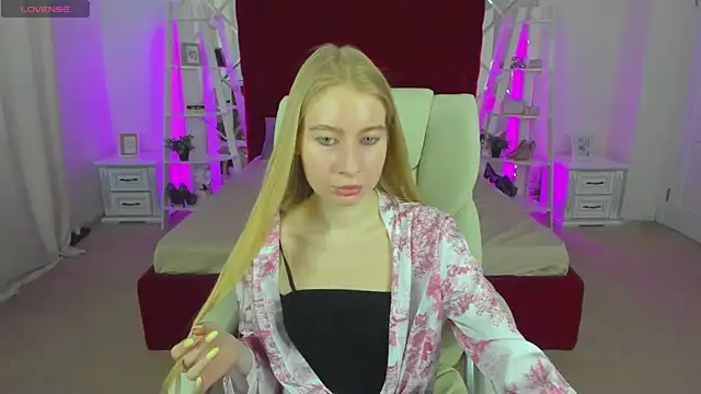 Snapshot of Alina_Blonde chatting on 16, 6, 2026 Alina Blonde online show from 16, 6, 2026