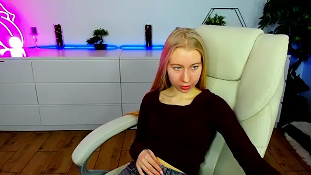 Alina Blonde online show from 30, 11, 2025