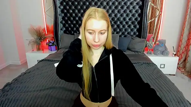 Alina Blonde online show from 18, 4, 2026