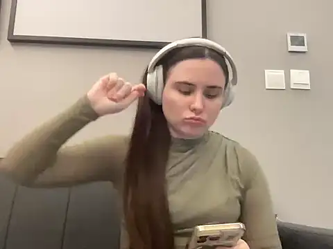 Snapshot of Olyshaa chatting on 23, 7, 2026 Olyshaa online show from 23, 7, 2026