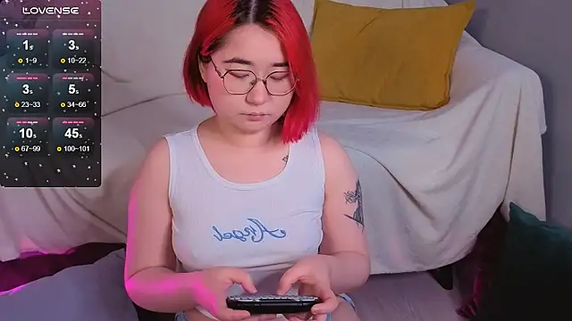 Sexy Peachy online show from 23, 9, 2025