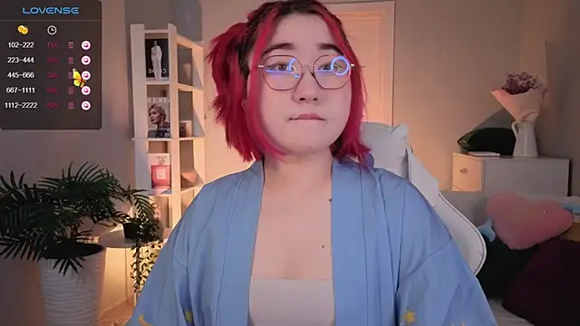 Sexy Peachy online show from 24, 9, 2025