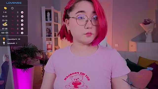 Sexy Peachy online show from 26, 9, 2025