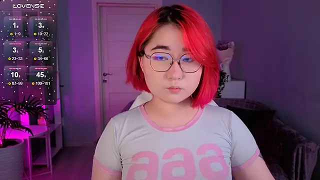 Sexy Peachy online show from 22, 9, 2025