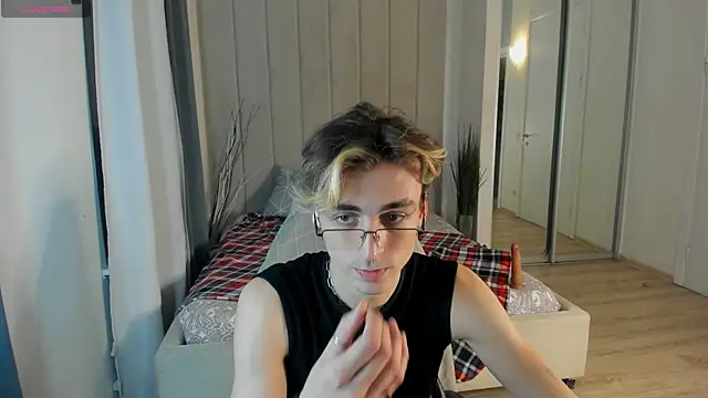 Snapshot of OLIVER__MARTINEZ chatting on 24, 9, 2025 OLIVER MARTINEZ online show from 24, 9, 2025
