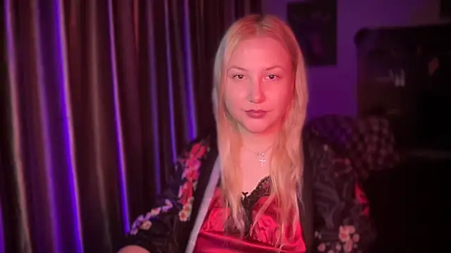 BikiHellena online show from 15, 12, 2025