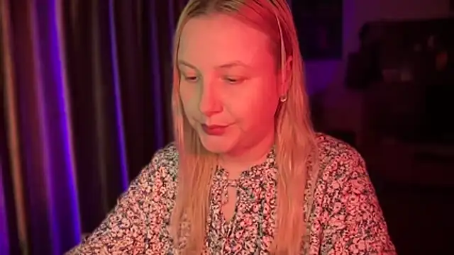 Snapshot of BikiHellena chatting on 28, 10, 2025 BikiHellena online show from 28, 10, 2025