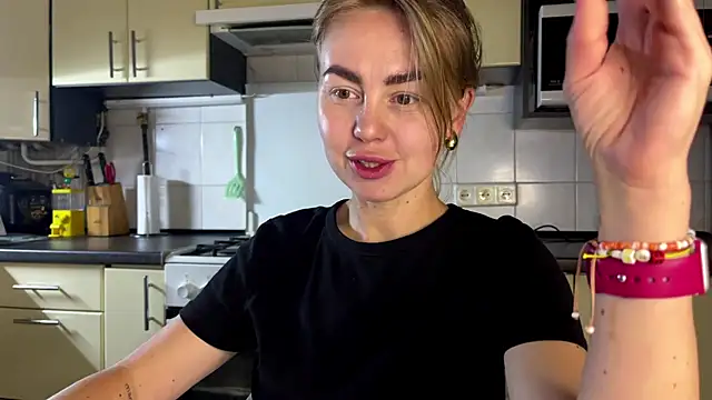 MartaLuna  online show from 9, 7, 2026