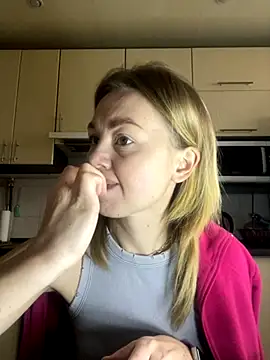 MartaLuna  online show from 5, 12, 2025