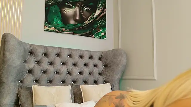 MeganXDesire online show from 24, 10, 2025