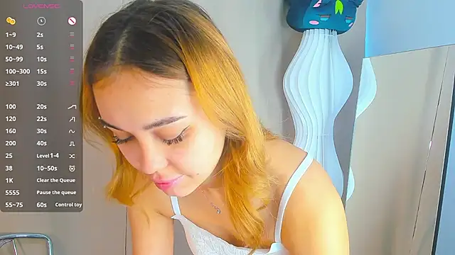 JuliannaBrice online show from 4, 10, 2025