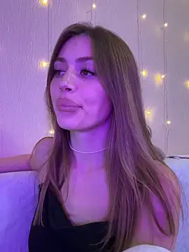 Elizabeth Tay online show from 24, 11, 2025