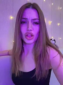 Elizabeth Tay online show from 22, 11, 2025