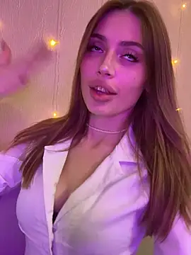 Elizabeth Tay online show from 14, 11, 2025