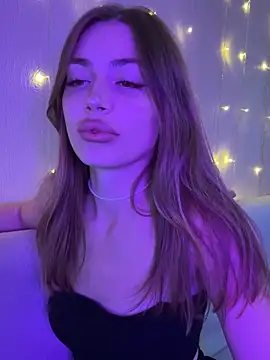 Elizabeth Tay online show from 17, 10, 2025