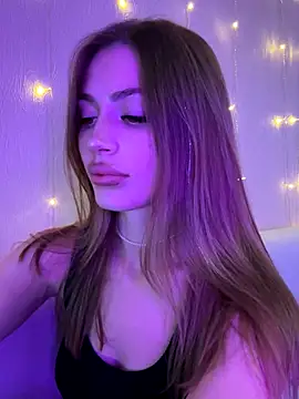 Elizabeth Tay online show from 8, 11, 2025