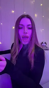 Elizabeth Tay online show from 14, 12, 2025