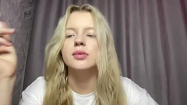 Snapshot of D0llySheep chatting on 4, 10, 2025 D0llySheep online show from 4, 10, 2025